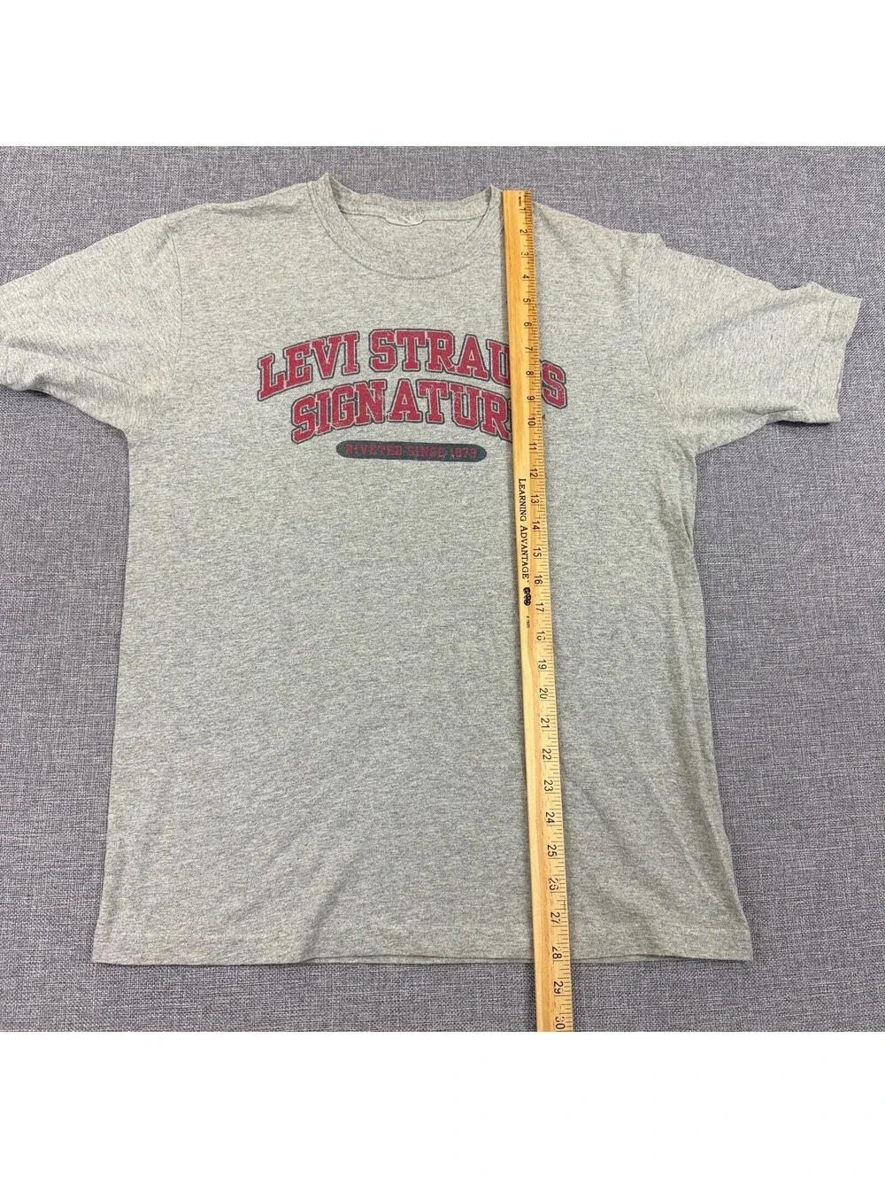 Vintage Y2K Levi Strauss Signature Gray Graphic T-Shirt Men’s Medium-Large